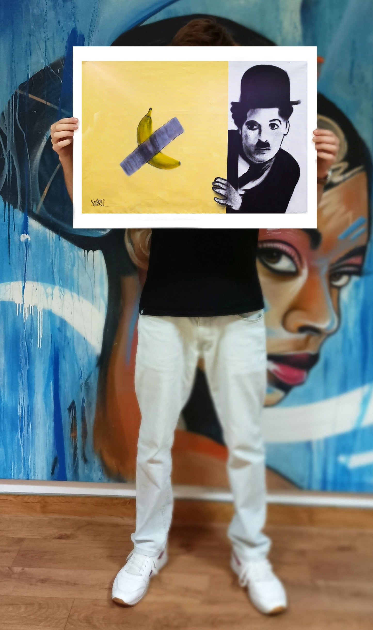 CHARLIE CHAPLIN AND HIS BANANA - NOMEN