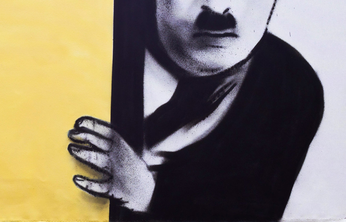 CHARLIE CHAPLIN AND HIS BANANA - NOMEN