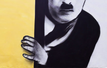 CHARLIE CHAPLIN AND HIS BANANA - NOMEN